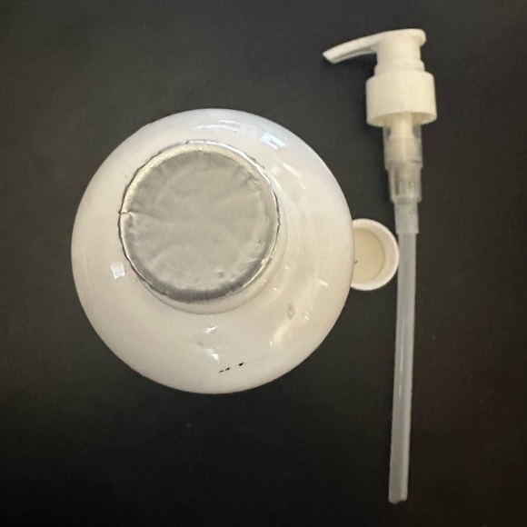 Brand New Beekman 1802 hand & body lotion. Scent-Covent Garden. - Picture 3 of 3